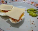 Foto langkah ke 6 dari resep Spicy egg with cheese aka telur rebus pedas keju.