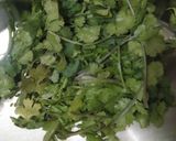 A picture of step 2 of Dhaniya pudina chutney.