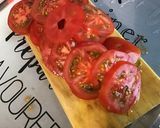 Une image de l'étape 5 de Salade de tomates à la laitue rouge, feta et basilic frais sauce balsamique.