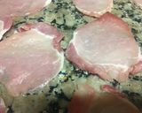 Foto del paso 1 de la receta: Filetes de lomo rellenos de jamón y queso con salsa ‘pimienta’