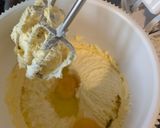 A picture of step 4 of School Vanilla/lemon Tray bake.