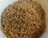 Foto langkah ke 2 dari resep Mie Goreng pedas manis.