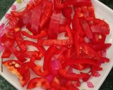 ताजी लाल मिर्च की सब्जी (Taazi lal mirch ki sabzi recipe in Hindi) रेसिपी चरण 2 फोटो