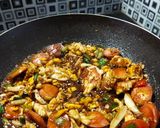 Foto langkah ke 2 dari resep Nasi Sosis Kecap.