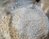 Foto del paso 2 de la receta: Pan integral + avena fácil