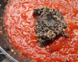 Foto del paso 5 de la receta: Macarrones con salsa de sardinas en salazón, aceitunas negras y alcaparras