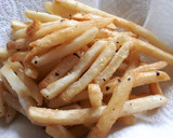 Foto del paso 6 de la receta: Salmón jerk con chips y ensalada