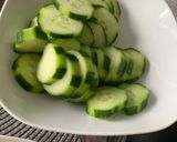 Une image de l'étape 1 de Bouchées de concombre au thon et fromage frais.