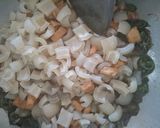 Foto langkah ke 4 dari resep Oseng kikil tahu putih cabe ijo.