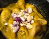 Foto langkah ke 5 dari resep Ayam Ungkep Goreng Srundeng Bawang.