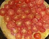 Foto del paso 4 de la receta: Soufflé simil pizza en sartén cobertura de tomates cherrys y queso