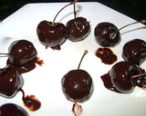 Foto del paso 2 de la receta: Las 12 uvas de las 12 y cerezas bañadas en chocolate