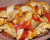 Foto del paso 5 de la receta: Tiras de pollo al wok con pimientos  (3 variantes con la misma receta)