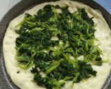 Foto del passaggio 3 della ricetta Focaccia gratinata ripiena, con bordo al prosciutto cotto