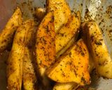 Foto del paso 2 de la receta: Papas rústicas crocantes al horno