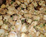 صورة لخطوة 2 من وصفة بطاطا محمرة في الفرن🥔🍟