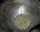 Foto langkah ke 1 dari resep Tumis Daun Singkong Cumi Asin.