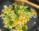 Foto langkah ke 3 dari resep Creamy Broccoli Pasta.