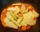 A picture of step 2 of Red Curry with Green Apple.
