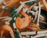 Foto langkah ke 7 dari resep Tom Yum Goong.