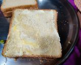 A picture of step 4 of Cheesy Sandwich with potato and green peas filling.