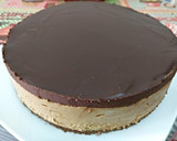 Foto del paso 9 de la receta: Tarta fría de queso y café con cobertura de chocolate