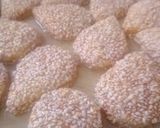 صورة لخطوة 2 من وصفة حلوة الجلجلانية (حلوى بالسمسم)
