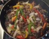 Foto del paso 8 de la receta: Carne de res con pimientos y cebolla
