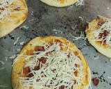 Foto langkah ke 6 dari resep Pizza Simple.