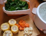 Foto langkah ke 1 dari resep Sayur Bening Bayam Praktis.