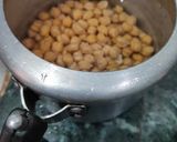 A picture of step 1 of Chana masala.