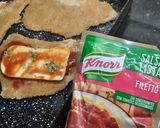 Foto del paso 7 de la receta: Milanesas a la pizza con papas saborizadas