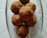 A picture of step 3 of Gud papadi laddoo.