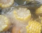Foto langkah ke 2 dari resep Sayur Bening Bayam Jagung.