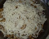 Foto langkah ke 4 dari resep Mi Panggang Mozzarella.