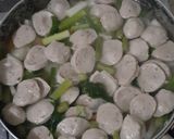Foto langkah ke 3 dari resep Sop Bakso 🍲.