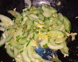 Foto langkah ke 4 dari resep Tumis timun telor.