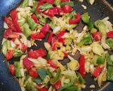 Foto del paso 2 de la receta Cazuela vegetariana de garbanzos con tomate y huevos poché