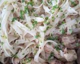 Foto del paso 5 de la receta: Tallarines de Arroz con Contramuslos de Pollo a la Miel y Mostaza