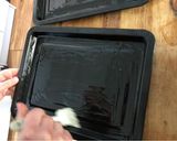 Foto del paso 3 de la receta: Papas negras al horno