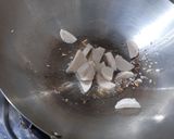 Foto langkah ke 2 dari resep Nasi Goreng Sederhana.