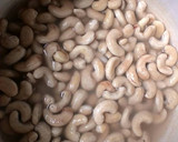 Foto langkah ke 2 dari resep Mete gorenk bawang.