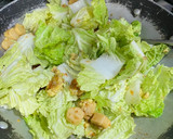 Foto langkah ke 2 dari resep 21. Sawi Putih Bumbu Kencur.
