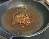 Foto del paso 1 de la receta: Salteado de champiñones, brócoli y ajetes con tahini y pasta harissa