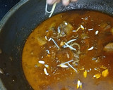 A picture of step 5 of Chicken Qorma.