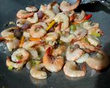 Foto langkah ke 5 dari resep 210. Tumis Udang Bawang.