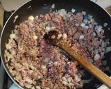 Foto del paso 2 de la receta: Tarta de carne y papas ralladas (sin masa)