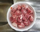 A picture of step 2 of Chinese Crispy Pork Ribs with bell peppers 椒鹽排骨.