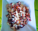 Foto del paso 3 de la receta: Ensalada de picadillo con pulpitos y toque de pulpo a la gallega