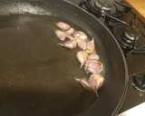 Foto del paso 2 de la receta: Muslos de Pollo al Ajillo Cuba Libre Style